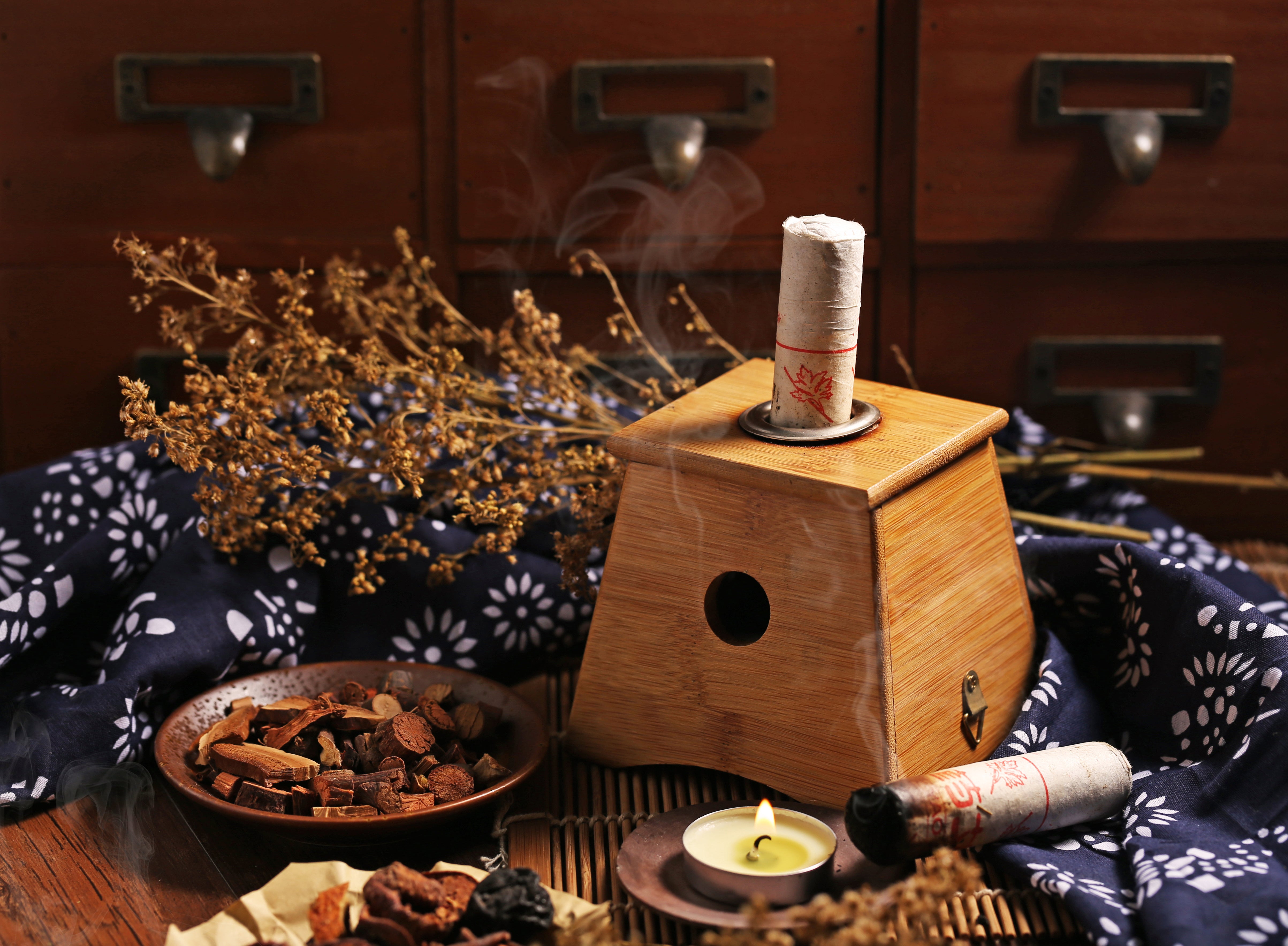 Buy moxibustion products in Canada from Lierre.ca
