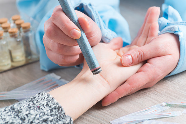 How does Moxibustion work? Does it hurt? Presented by Lierre.ca