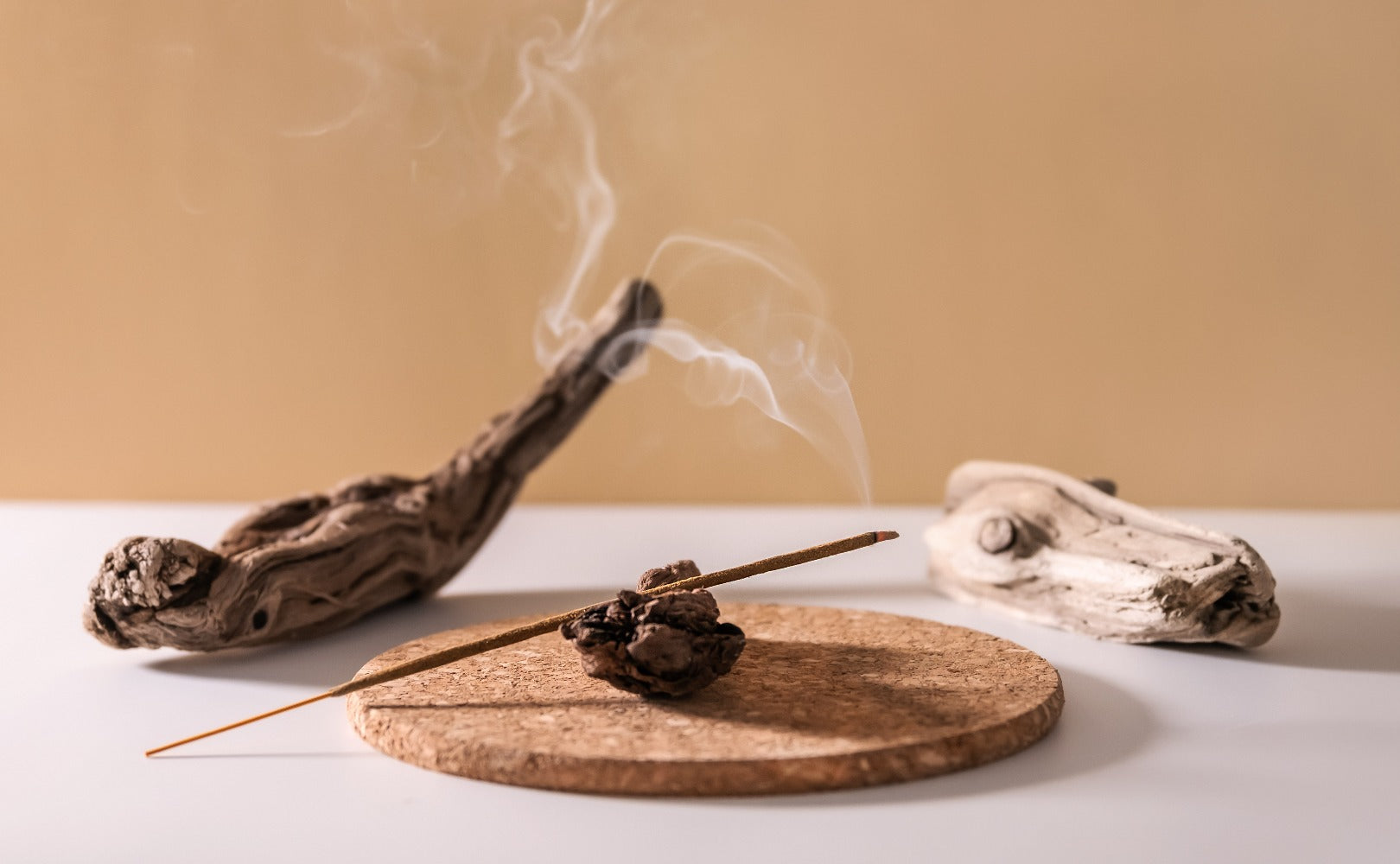 How to Use Incense Stick to Balance Emotions, Meditate, And Relax