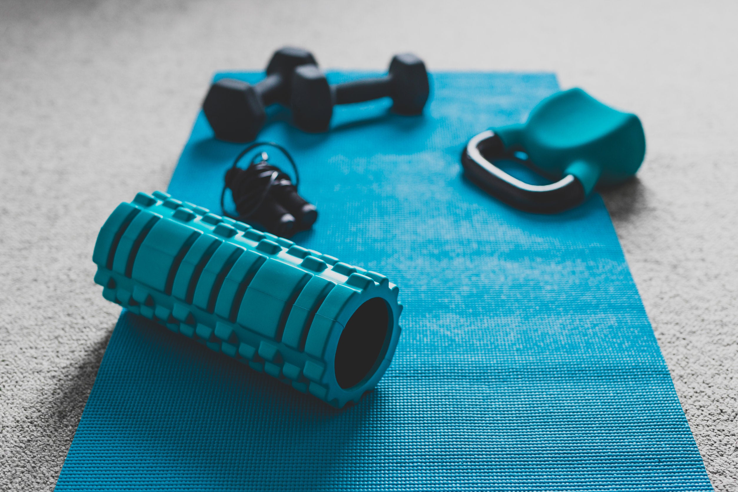 Use A Foam Roller to Get Rid of Sore Muscles And Speed Up Your Workout Recovery