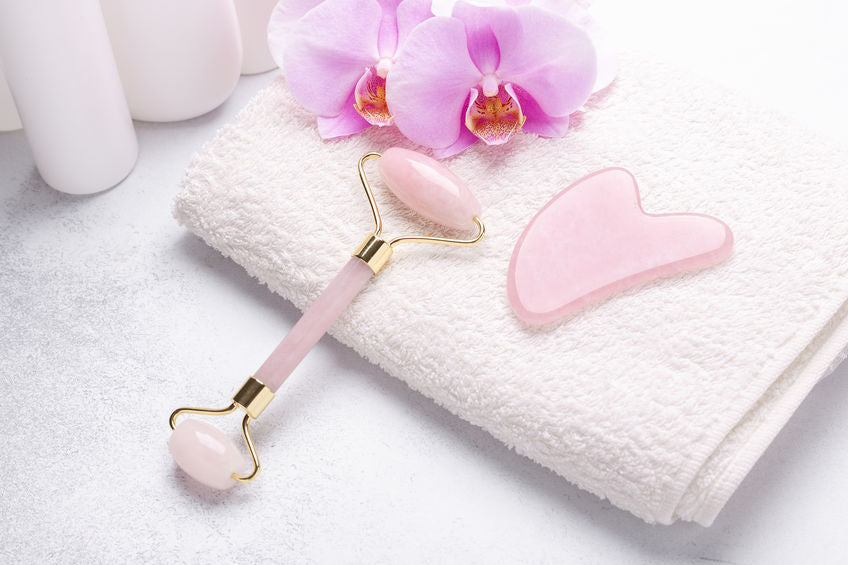 What’s the Difference Between Jade Rollers And Gua Sha – A Guide to Stress-Free Beauty