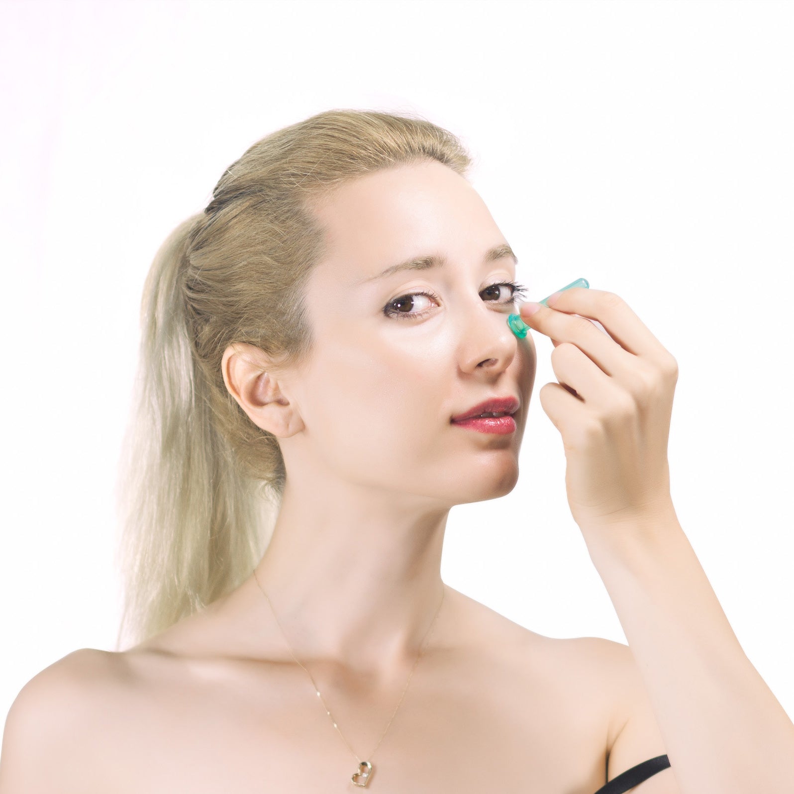 All natural ways to get rid of dark under eye circles from Lierre.ca
