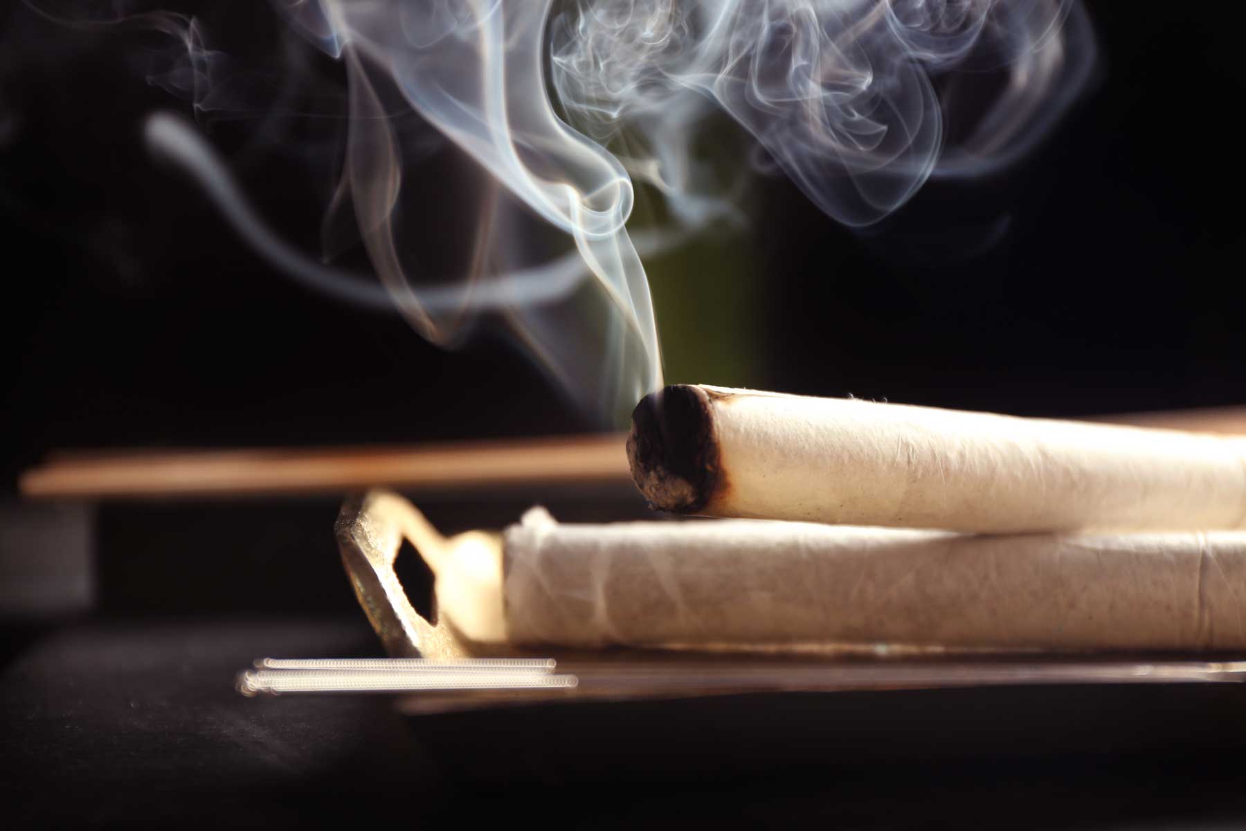 How Do You Use Moxa Rolls During Moxibustion?